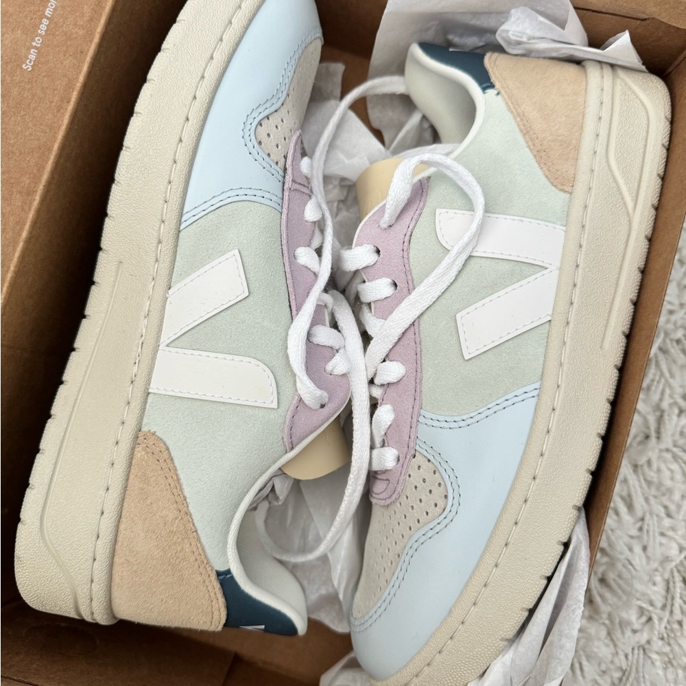 Very pretty pastel never worn Veja sneakers in size 7!